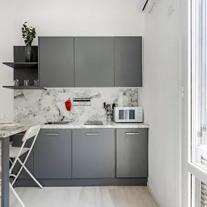 Bright 600mt From Viale Zara! Apartament